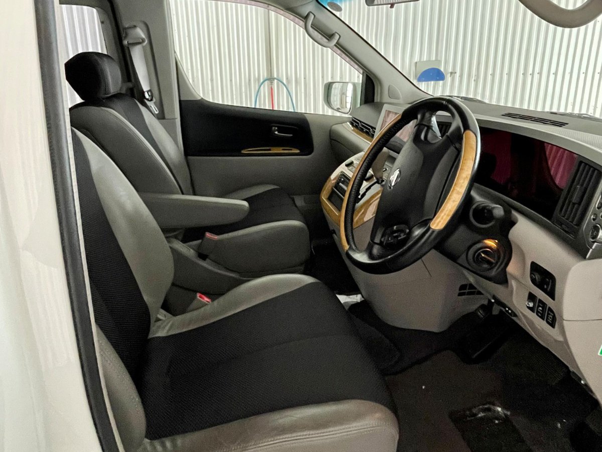 
								2004 Nissan Elgrand #18 full									