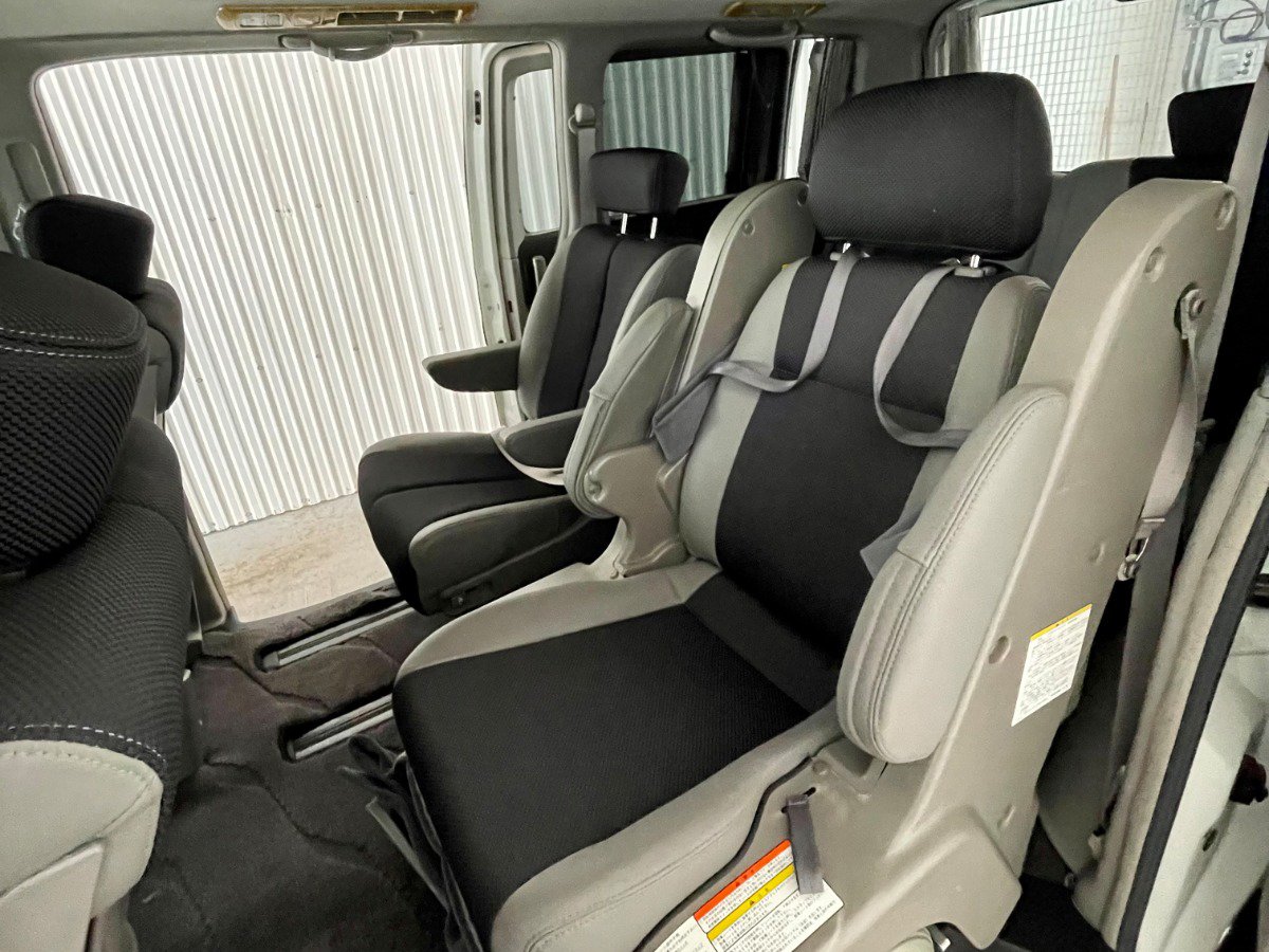 
								2004 Nissan Elgrand #18 full									