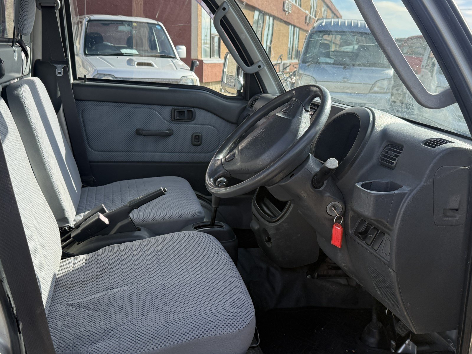 
								2005 Daihatsu Hijet 4WD #92 full									