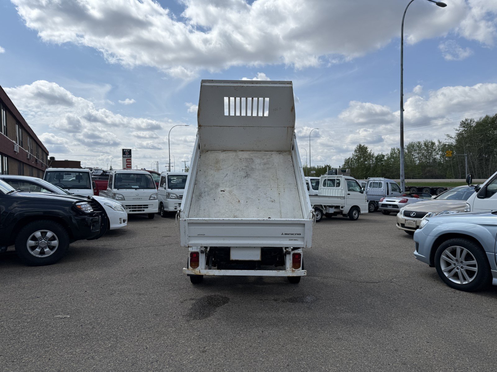 
								2005 Mitsubishi Minicab Mini Dump 4WD #119 full									