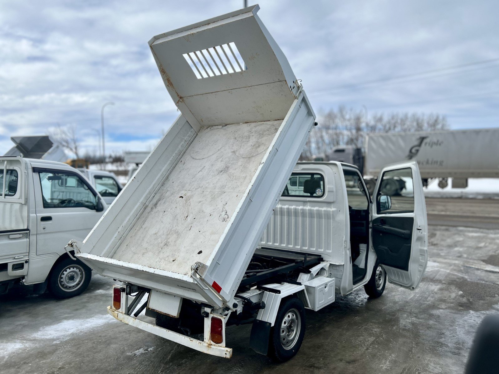 
								2005 Mitsubishi Minicab Mini Dump 4WD #119 full									