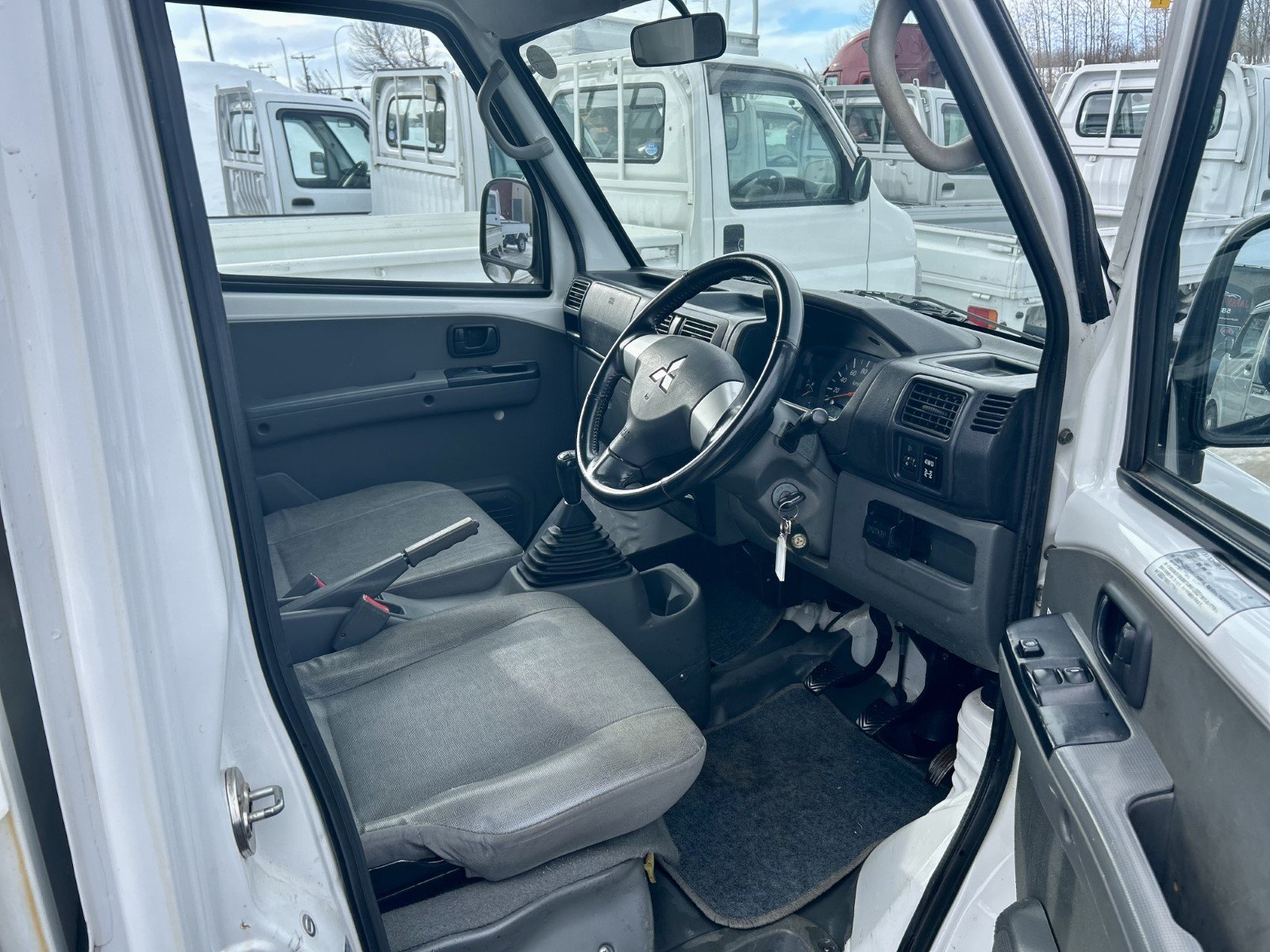 
								2005 Mitsubishi Minicab Mini Dump 4WD #119 full									