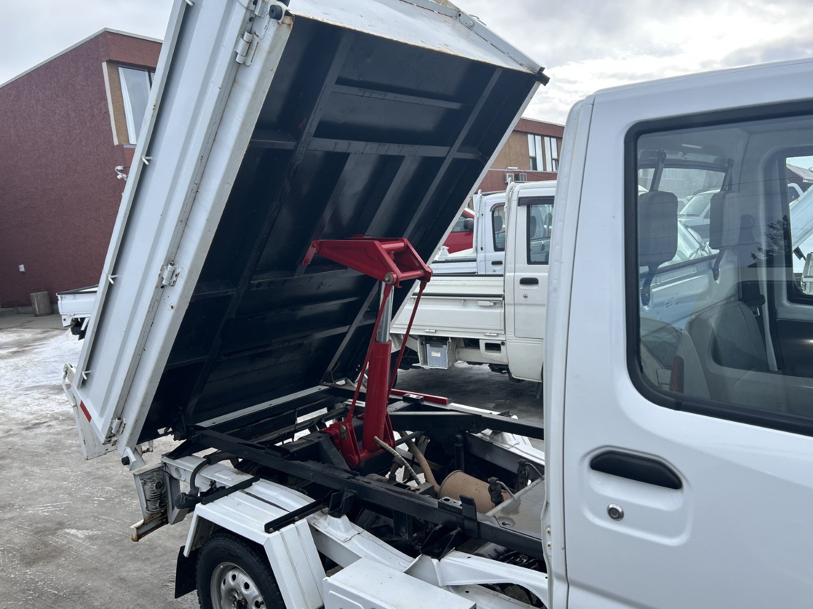 
								2005 Mitsubishi Minicab Mini Dump 4WD #119 full									