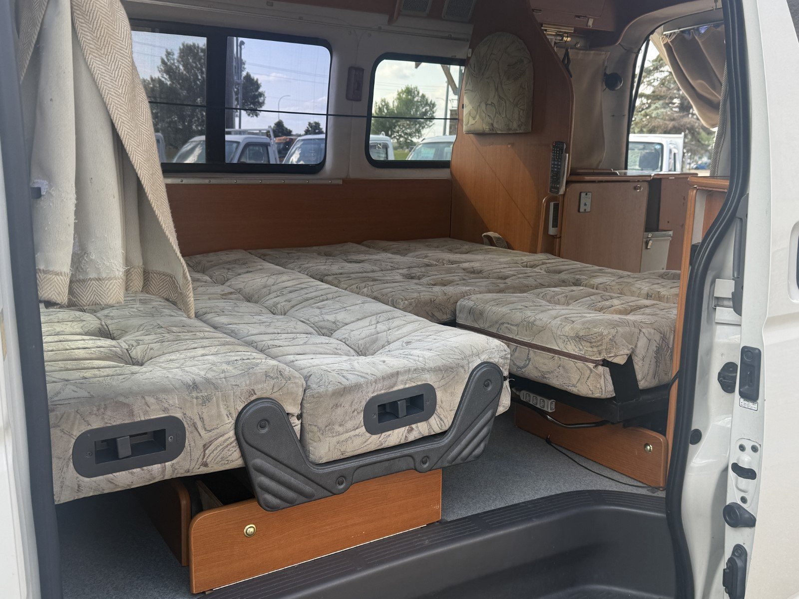 
								2005 Toyota Hiace Campervan 4WD #172 full									