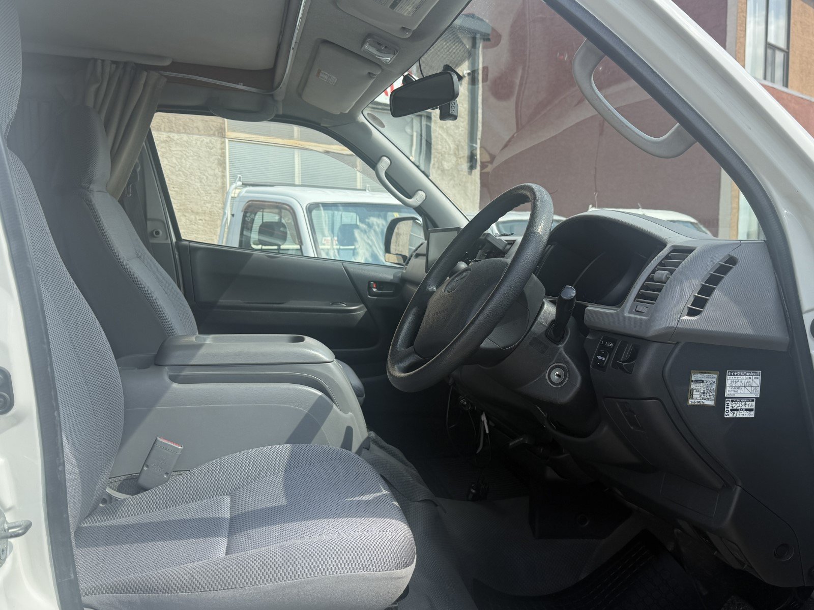 
								2005 Toyota Hiace Campervan 4WD #172 full									