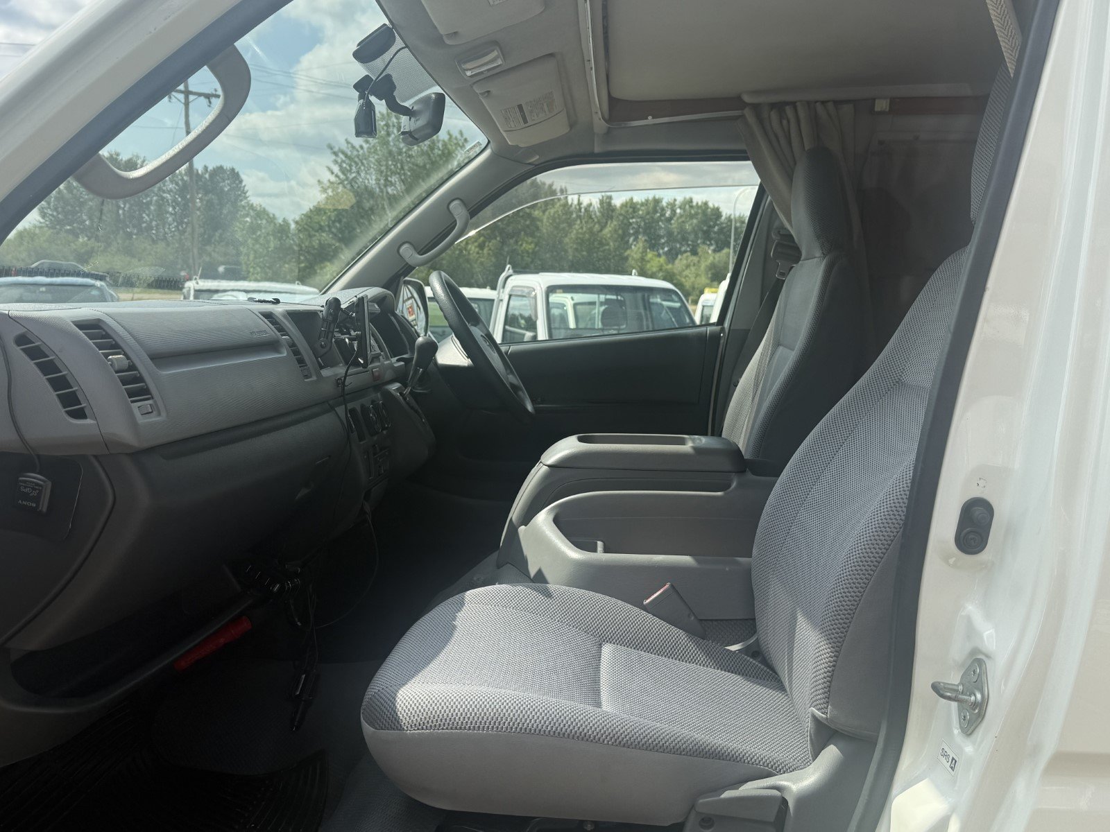 
								2005 Toyota Hiace Campervan 4WD #172 full									