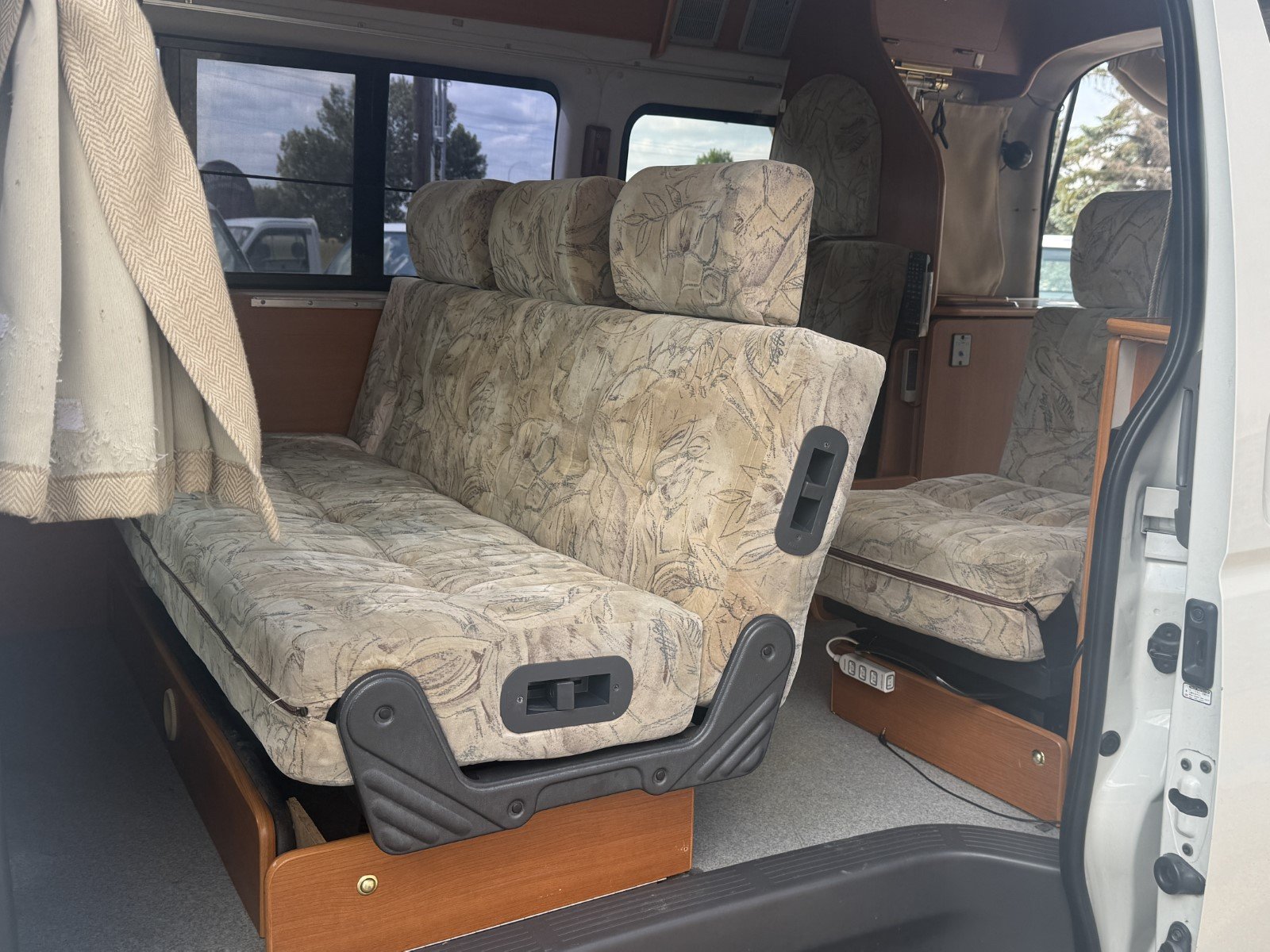 
								2005 Toyota Hiace Campervan 4WD #172 full									