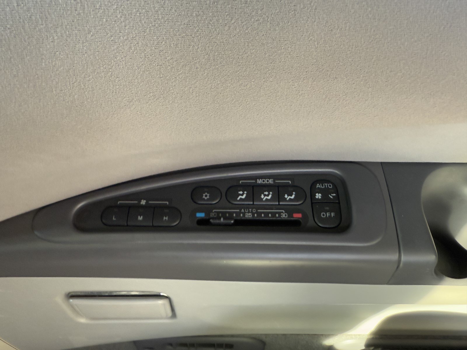 
								2006 Mitsubishi Delica Space Gear 4WD #AA006 full									