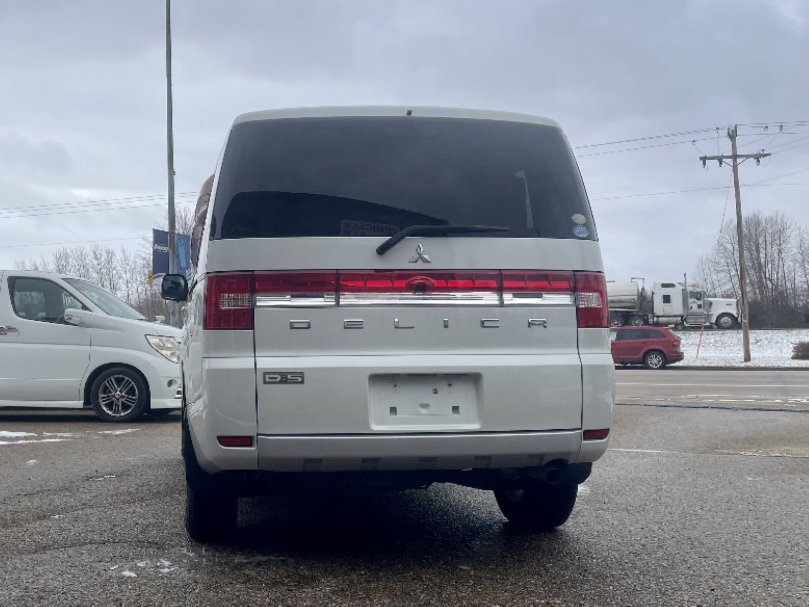 
								2008 Mitsubishi Delica D5 4WD #3 full									