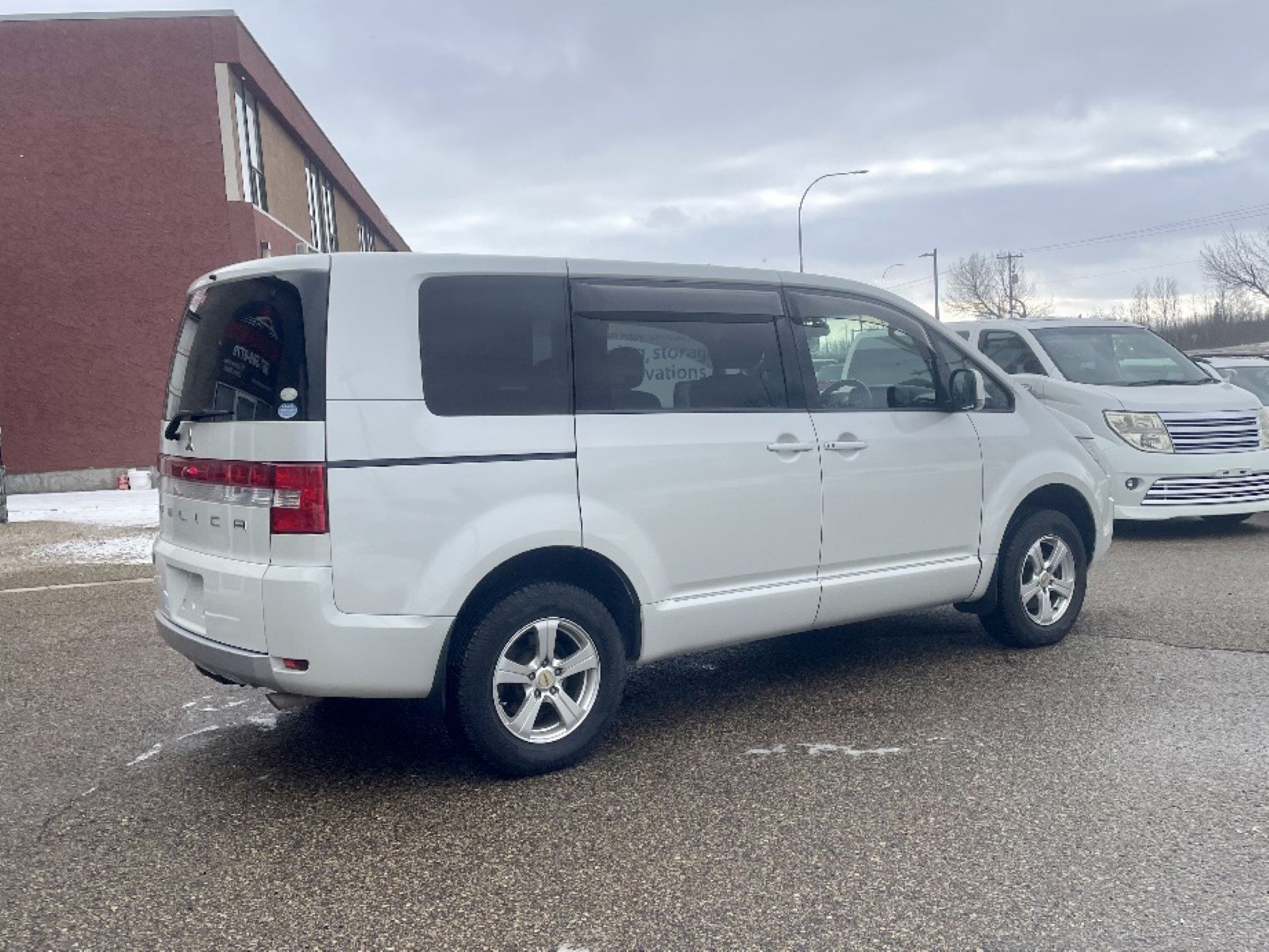 
								2008 Mitsubishi Delica D5 4WD #3 full									