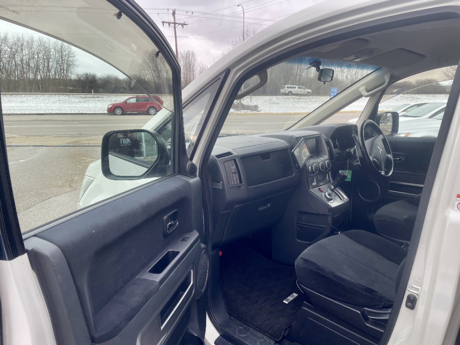 
								2008 Mitsubishi Delica D5 4WD #3 full									