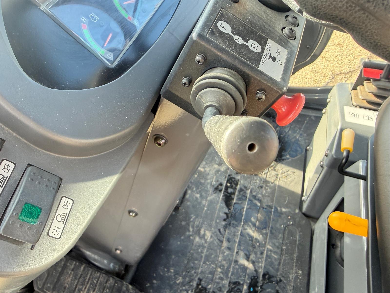 
								2010 Hitachi Wheel Loader 30HP full									