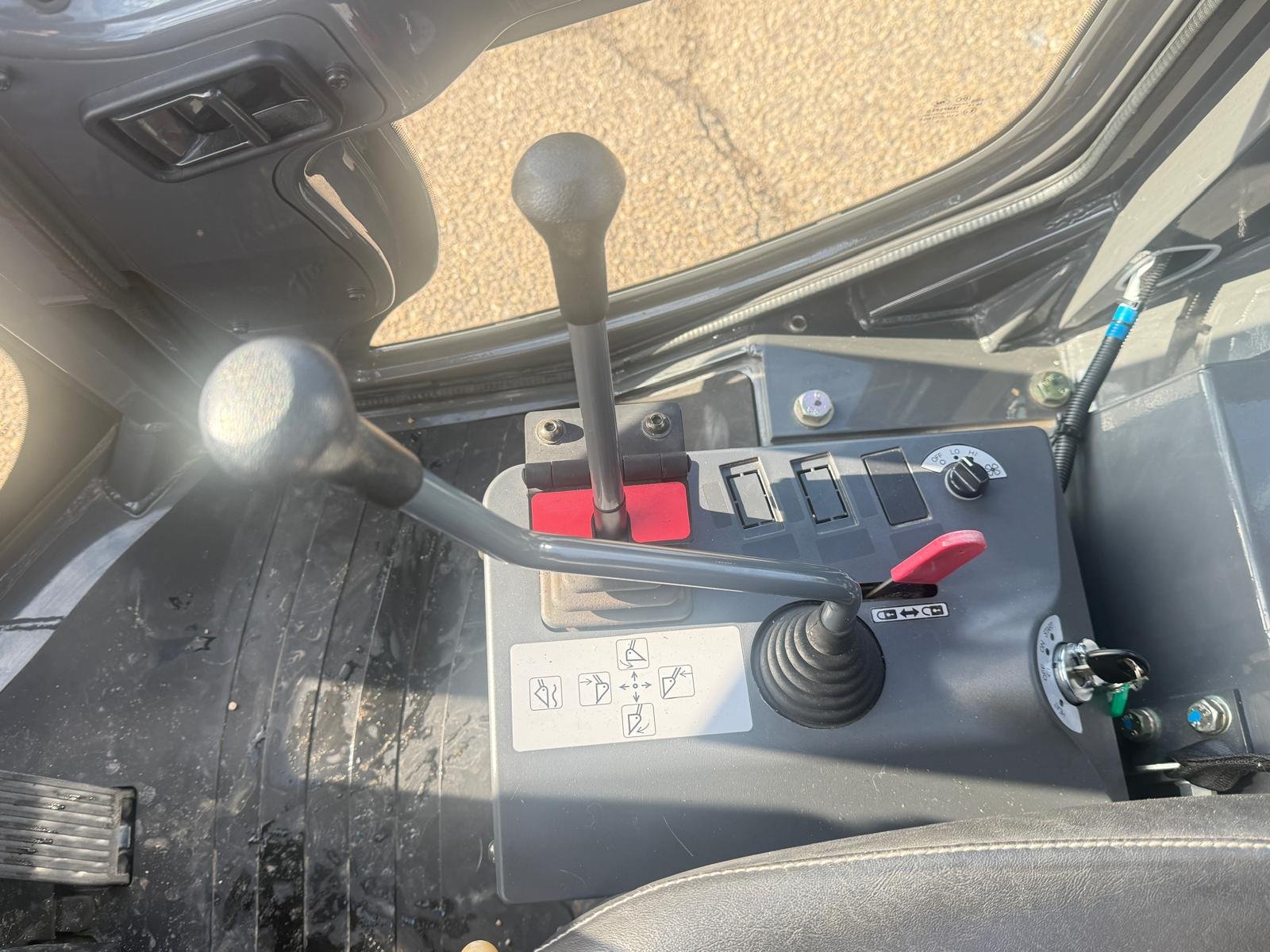 
								2010 Hitachi Wheel Loader 30HP full									